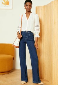 Love & Roses 3/4 SLEEVE V NECK REGULAR FIT - Gombos blúz - ivory white