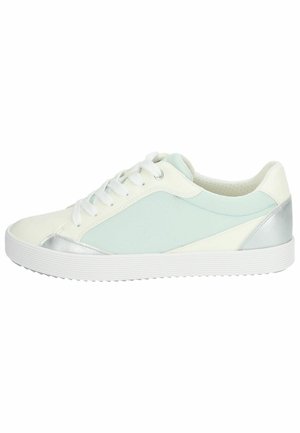 Sneaker bianco e verde menta con una finitura liscia, caratterizzata da accenti in argento, punta arrotondata e lacci bianchi su una suola testurizzata.