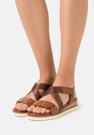 Tamaris Pure Relax, Sandales à plateforme - cognac