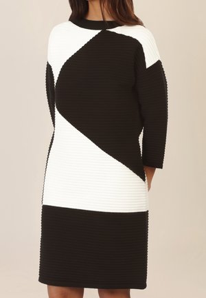 Apart, Robe pull - black