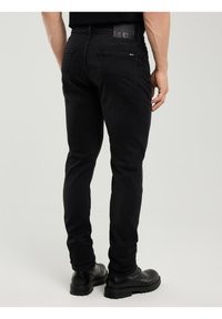 Nije odabrano, schwarz