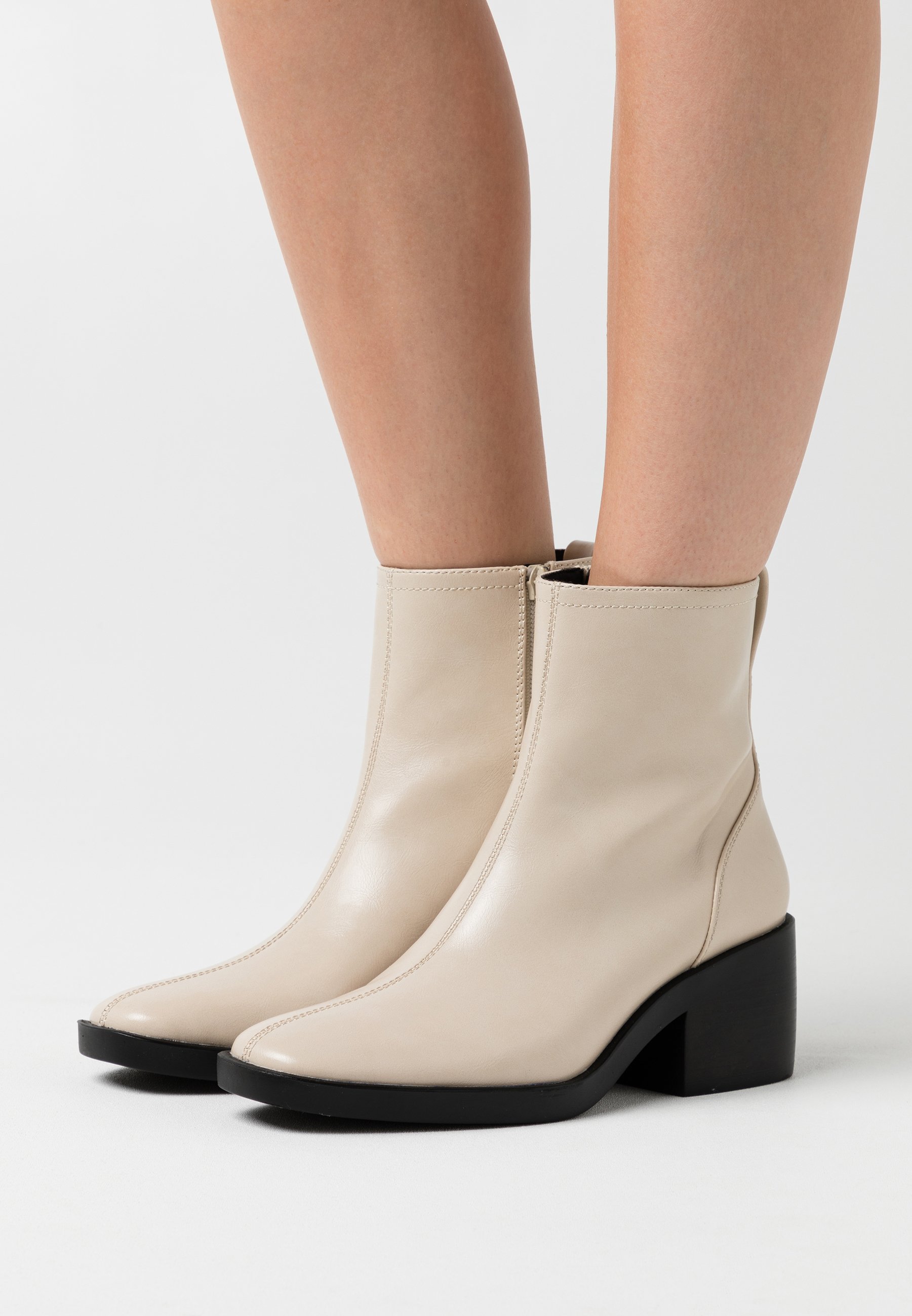 Beige boots Off White Støvler & boots - Sko Til Dame Beige boots Off White Støvler & boots - Sko Til Dame