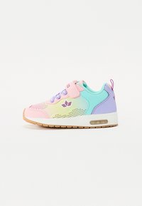 Színes sneaker, amelyen rózsaszín, menta zöld és levendula színű átmenetek találhatók. Hálós panelek, kerek orr és fehér talp látható levegő egységgel.
