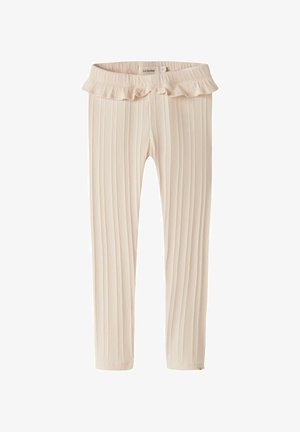 Leggings rosa claro acanalados con una pretina con volantes, con rayas verticales. Textura suave, diseño ceñido y sin herrajes visibles.