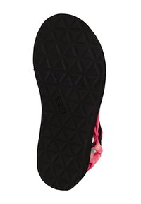 Suela de goma negra con un patrón de relieve geométrico, con parte superior de tela de colores rosa, azul y amarillo y correas ajustables.