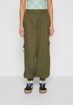 ONLY ONLSTINE - Cargo trousers - ivy green