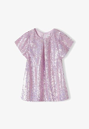 Rózsaszín flitteres ruha rövid ujjakkal, kerek nyakkivágással és hátul gombos záródással. Puha bélés jellemzi és csillogó textúrával rendelkezik.