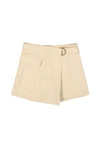 Falda de algodón beige con cintura ajustable, cuatro bolsillos y corte recto. Presenta una textura suave y costuras limpias.