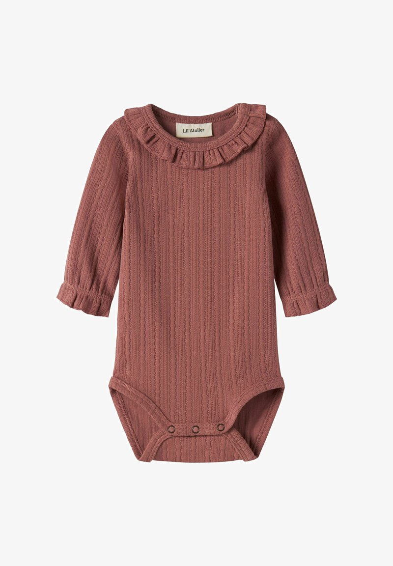 Body bébé à manches longues couleur rose poudré avec col et poignets à volants, tissu tricoté texturé, fermeture pression au bas.
