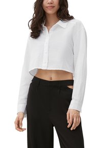 Witte, cropped button-up blouse met kraag en lange mouwen. Gemaakt van lichtgewicht stof, met een relaxte pasvorm en een afgeronde zoom.