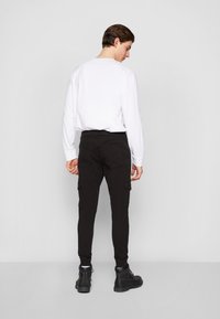 2Y Premium Tapered-Farkut - black