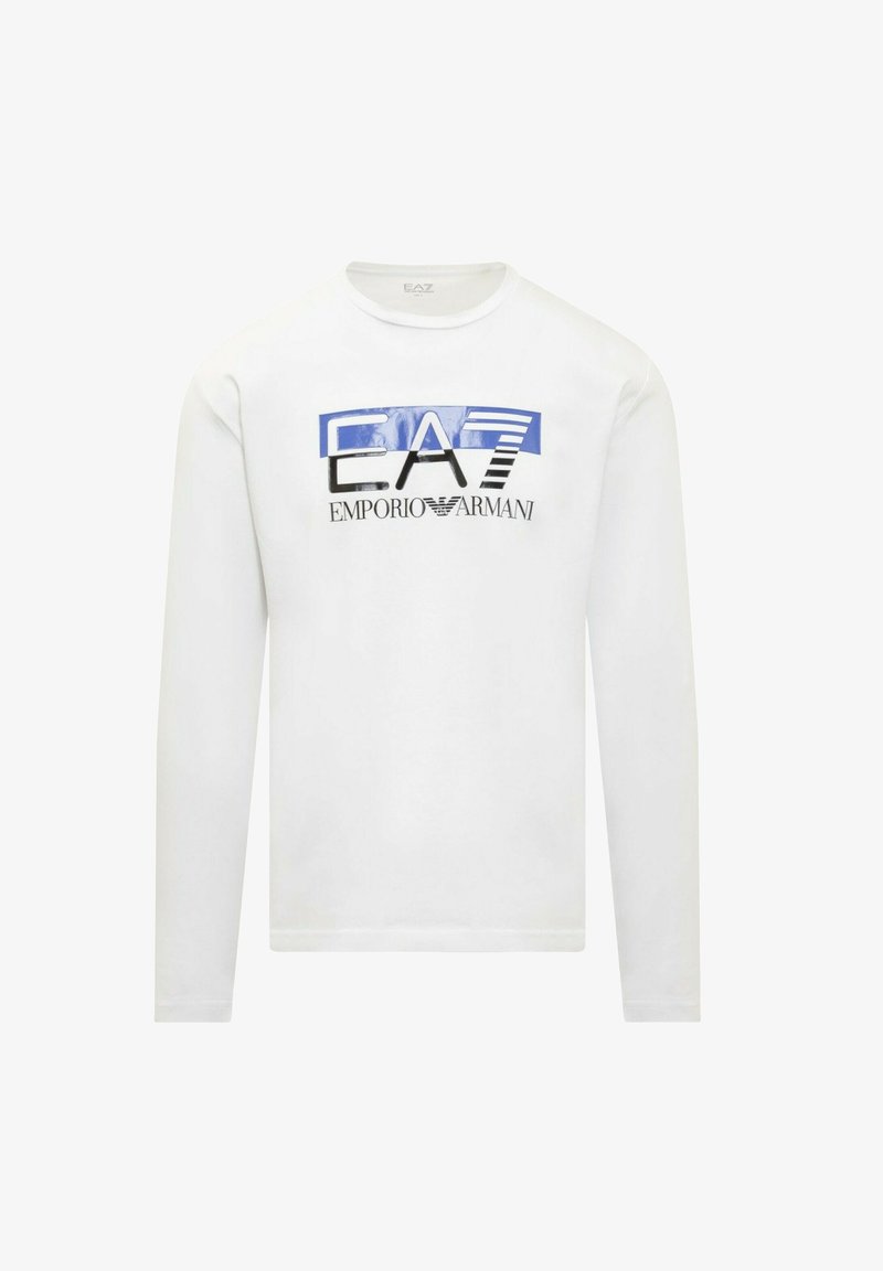 Weißes Langarmshirt mit dem auf der Brust zentrierten Logo "EA7 Emporio Armani" in Schwarz und Blau.