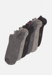 Fünf Paar knöchellange Socken in verschiedenen Grautönen, aus weichem Stoff gefertigt. Jedes Paar hat die Größe auf der Seite gedruckt.