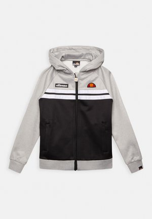 Hupparillinen vetoketjullinen takki, jossa on harmaat hihat ja ylävartalo, musta alaosa, valkoiset raidat ja ellesse-logot rinnassa ja vetoketjun vetimessä.