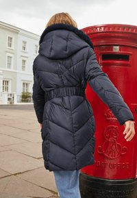 Lipsy SHOWER RESISTANT LONGLINE BELTED PADDED - REGULAR FIT - Abrigo de invierno - navy blue