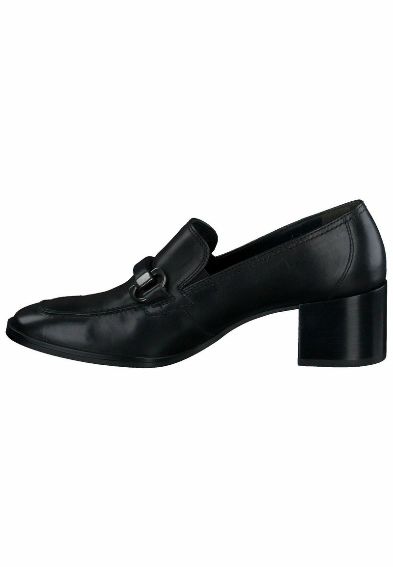 Mocassin femme en cuir noir avec petit talon bloc et boucle métallique décorative sur le dessus, vue latérale sur fond blanc.