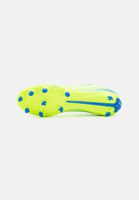 Chaussette de football avec un dessus jaune-vert vif, des accents bleus et une semelle texturée comportant six crampons moulés bleus.