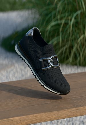 Παπούτσια χωρίς κορδόνια - black comb