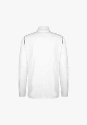 Camicia bianca a maniche lunghe con colletto alto. Texture liscia, design minimale, senza loghi o motivi visibili, taglio dritto all'orlo.