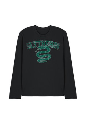 Schwarzes Langarmshirt mit grün gewundener Schlangengrafik und dem Wort "Slytherin" in großen, abgenutzten Buchstaben auf der Brust.