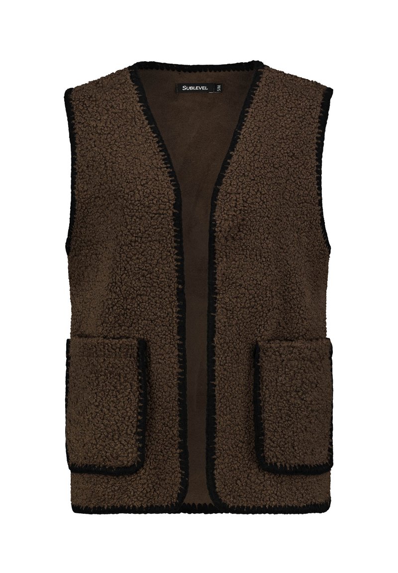 Braune Fleece-Weste mit schwarzen Akzenten, offenes Design und zwei Fronttaschen. Weiche Textur, keine Verschlüsse und ungefüttertes Innere.