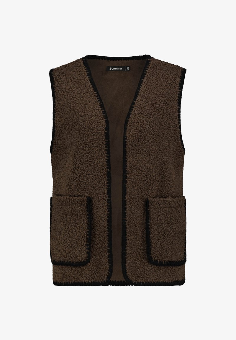 Braune Fleece-Weste mit schwarzen Akzenten, offenes Design und zwei Fronttaschen. Weiche Textur, keine Verschlüsse und ungefüttertes Innere.