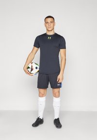 Under Armour CHALLENGER - Sport rövidnadrágok - black/celeste