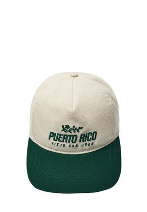 Casquette beige avec une visière vert foncé, brodée de "Puerto Rico Viejo San Juan" et une petite branche feuillue au-dessus du texte.