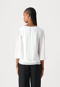 VILA VIMICADA V NECK - Bluse - cloud dancer