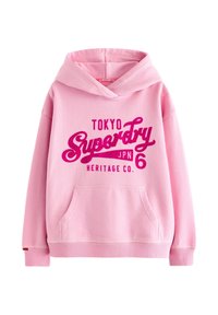 Roze katoenen hoodie met een grote "Superdry" logo in fel magenta, kangoeroezak en geribbelde manchetten. Klassiek ontwerp met een ontspannen pasvorm.