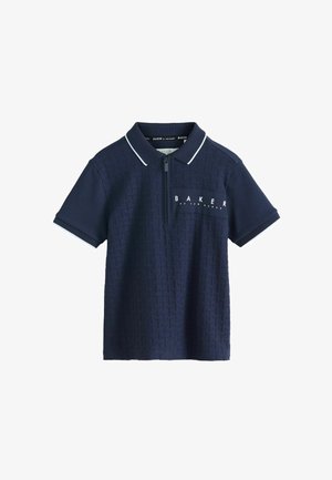 Tumesinist värvi polosärk, millel on tekstuuriga geomeetriline muster, lühikesed varrukad, lukk kaelusel ning valge ääris kaeluse ja varrukate ääres.