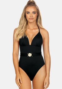 Czarny jednoczęściowy strój kąpielowy z głębokim dekoltem, halterowymi ramiączkami i dopasowanym paskiem z złotymi akcentami w talii. Gładki, jednolity materiał.