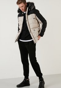 Buratti Ziemas jaka - stone black