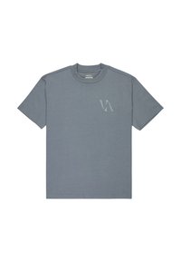 Grijs T-shirt met korte mouwen, gemaakt van zachte stof. Heeft een subtiele geborduurde logo op de linkerborst en een ronde hals.