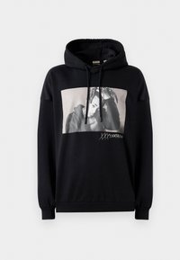 Felpa nera in cotone con stampa grafica frontale. Presenta un cappuccio con coulisse, maniche lunghe e polsini e orlo a coste.