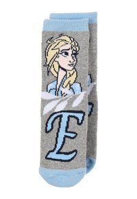 Calze grigie con un personaggio dei cartoni animati dai capelli biondi, con un bordo azzurro attorno all'orlo e una lettera "E" blu.