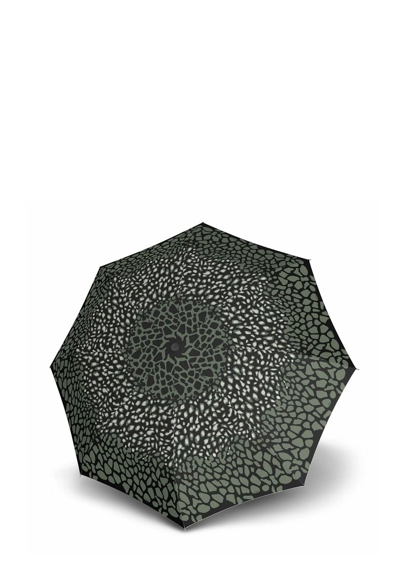 Ombrello ottagonale con un motivo verde scuro e nero che ricorda delle pietre, con una superficie liscia e un bottone centrale nero.