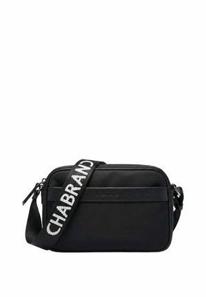 Sac bandoulière rectangulaire noir avec sangle large ajustable portant le texte « CHABRAND » en blanc et un compartiment principal zippé.