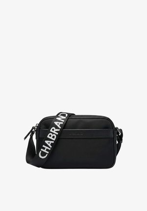 Sac bandoulière rectangulaire noir avec sangle large ajustable portant le texte « CHABRAND » en blanc et un compartiment principal zippé.