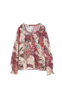 Blouse à manches longues en tissu doux, présentant un motif paisley multicolore avec des tons rouges, verts et beiges ; encolure arrondie et détails de boutons.
