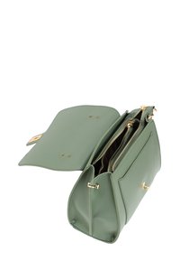 Borsa a mano verde in pelle con dettagli dorati, caratterizzata da una doppia cerniera e due scomparti principali. Texture liscia e forma strutturata.