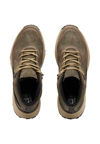 Bruine wandelschoenen met een bovenwerk van gemengd suede en synthetisch materiaal, vetersluiting, getextureerde tussenzool en zwarte rubberen buitenzool.