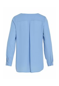 Blå langermet skjorte med en glatt tekstur, med en plissè bak og knappede mansjetter, designet med en enkel, ren silhuett.