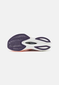Saucony ENDORPHIN PRO 4 - Løbesko til landevejen - white/black