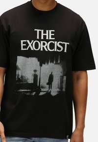 Re:Covered UNISEX THE EXORCIST FILM STILL RELAXED - Printtipaita - black