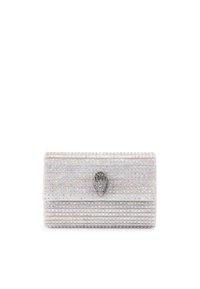Kristal-accentueerde clutchtas in iriserend materiaal. Rechthoekig ontwerp met zilverkleurige hardware met een handmotief op de sluiting.