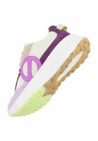 Sportieve sneakers met een bovenwerk van mesh in crème, roze en paars. Beschikken over een dikke witte zool en een gestructureerde, multikleurige buitenzool.
