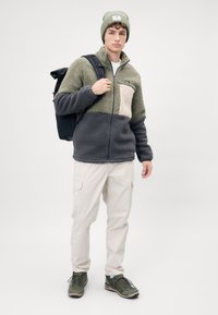 Columbia MOUNTAINSIDE™  khaki