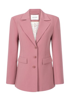 Roze blazer met insnoerende revers, drie knopen en twee voorzakken. Heeft een gestructureerde pasvorm en gladde stof met een patroonvoering.