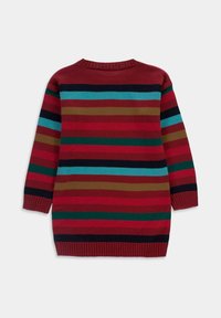 Strickpullover mit Rundhalsausschnitt, langen Ärmeln und mehrfarbigen horizontalen Streifen in Rot, Grün, Braun und Blau. Gerippte Bündchen und Saum.